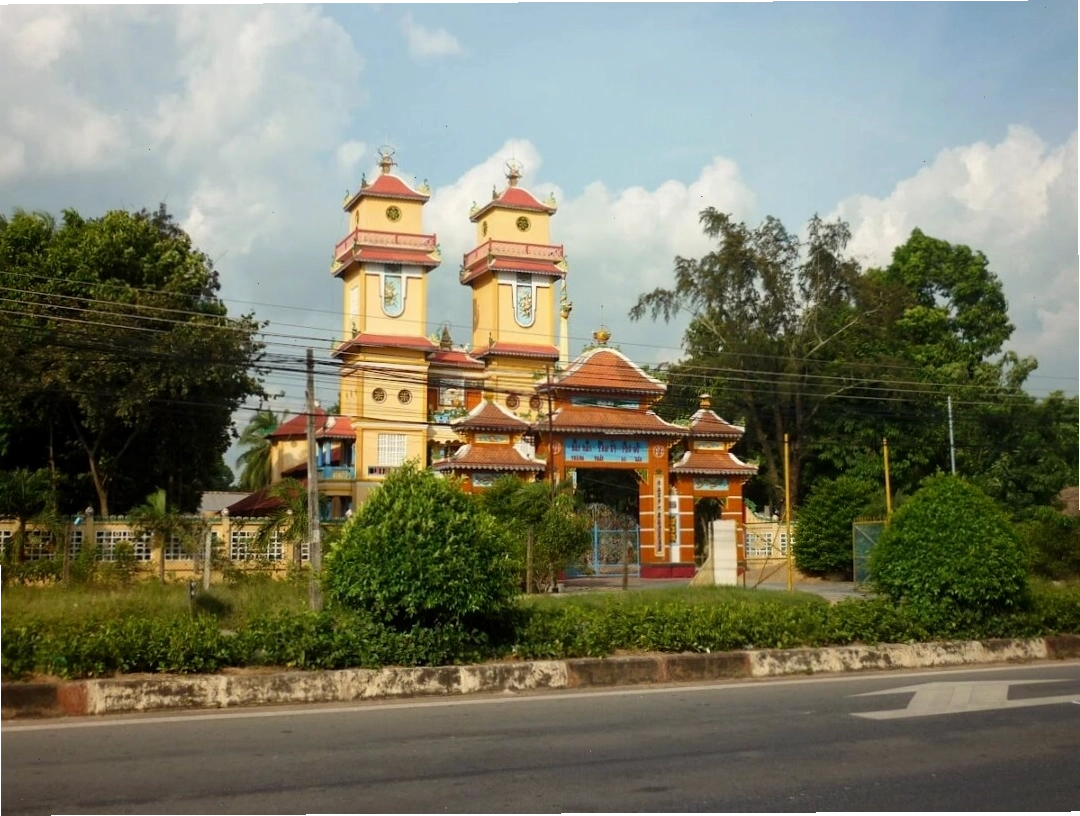 Kiến trúc đặc trưng của Thánh thất Gò Dầu với màu sắc hài hòa