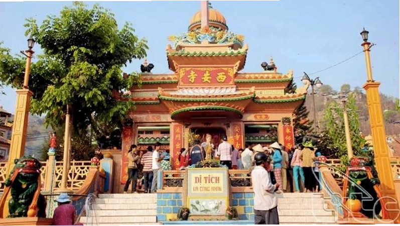 Kiến trúc độc đáo của Chùa Tây An trên núi Sam