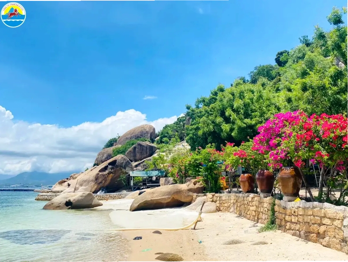 Kiến trúc độc đáo của Chùa Từ Vân (Chùa Ốc) ở Cam Ranh