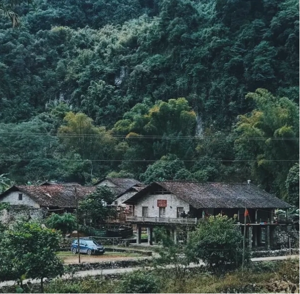 Kiến trúc độc đáo của những ngôi nhà đá tại Làng Khuổi Ky