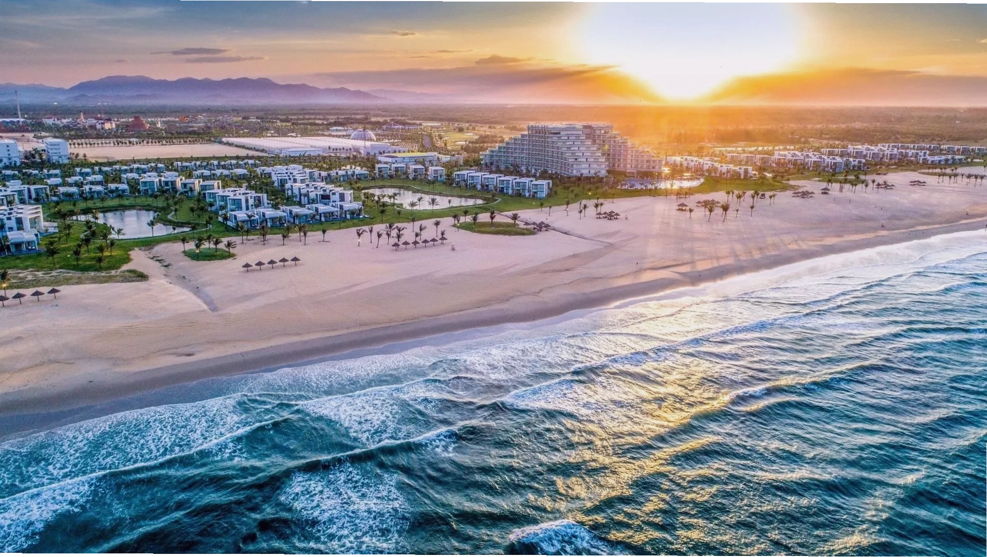 Kiến trúc đôi cánh buồm độc đáo của Vinpearl Resort & Golf Nam Hội An