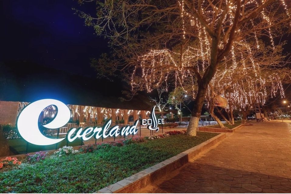 Kiến trúc nhà hàng Everland Quảng Bình sử dụng nguyên liệu tre ấn tượng
