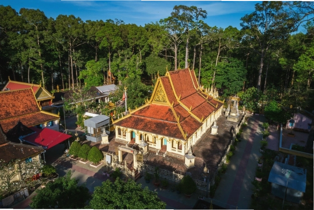 Kiến trúc tinh xảo của Chùa Âng Trà Vinh