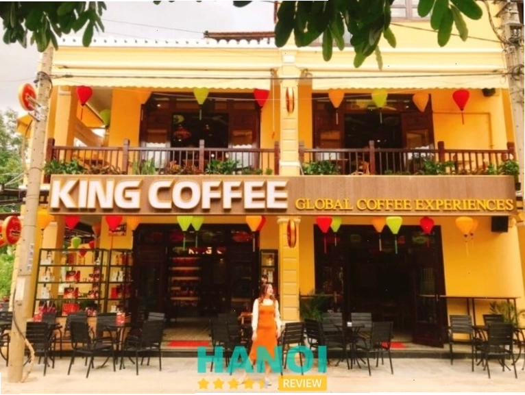 King Coffee với hồ cá Koi