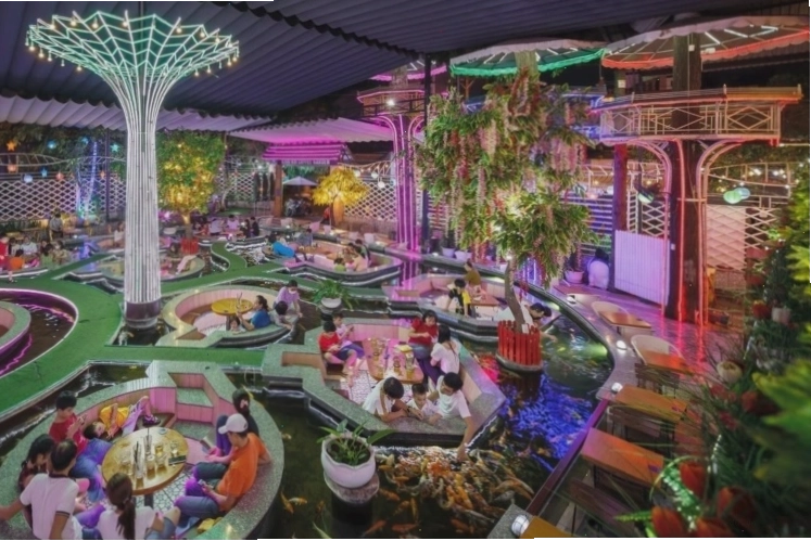 King Koi Coffee Garden phong cách Nhật Bản