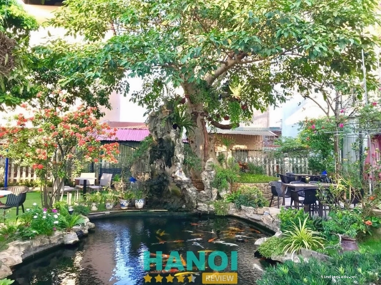 KOI Garden Coffee, Hà Nội - Không gian sân vườn xanh mát với hồ cá koi