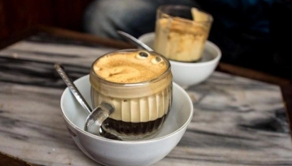 Kong Cafe Đà Lạt: Trải nghiệm không gian âm nhạc và nghệ thuật mộc mạc