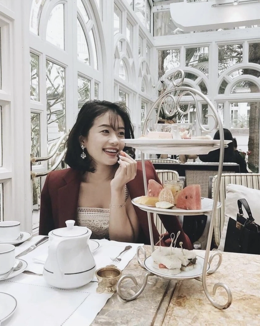 La Terrasse với kiến trúc Pháp cổ điển và khu vực ngoài trời