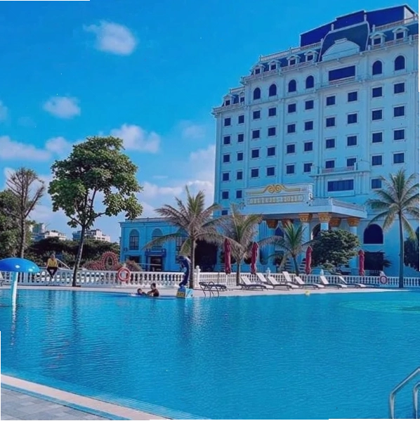 Lan Chau Luxury Hotel với thiết kế sang trọng, gần bờ biển Cửa Lò