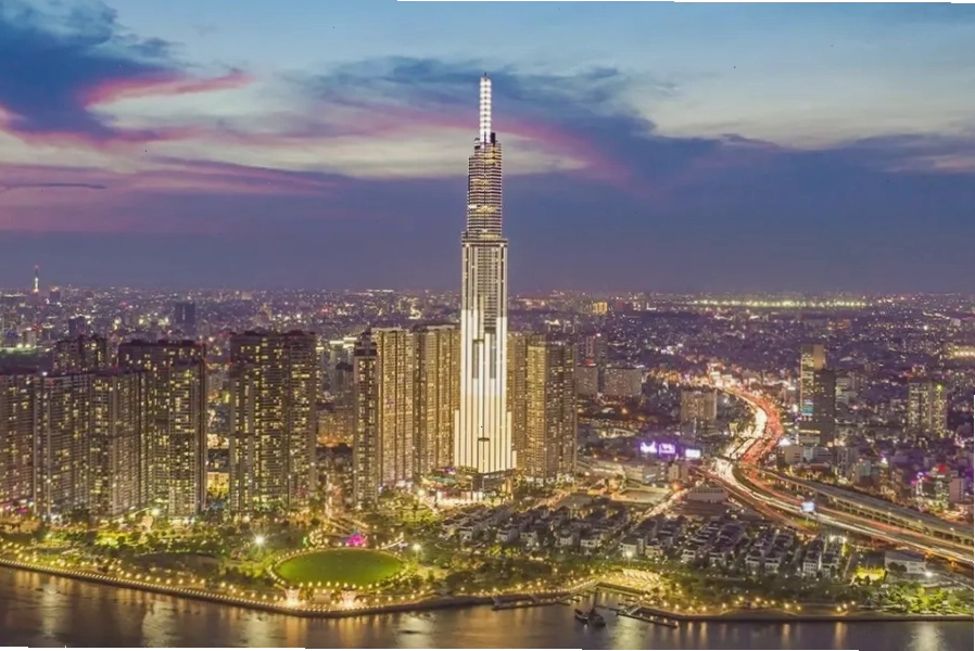 Landmark 81 – biểu tượng vươn cao kiêu hãnh giữa lòng Sài Gòn nhìn từ Công viên bờ sông Sài Gòn