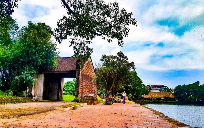 Làng cổ Đường Lâm gần Glory Resort Sơn Tây