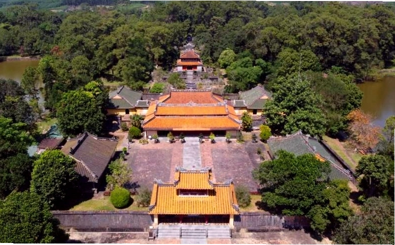 Lăng Minh Mạng với kiến trúc đối xứng và uy nghiêm