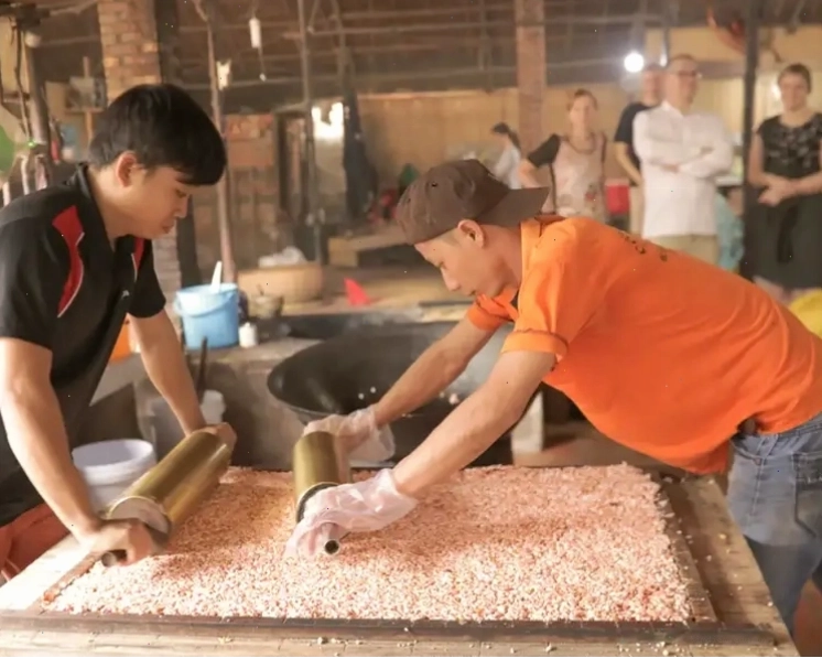 Làng quê yên bình với những rặng tre xanh mướt