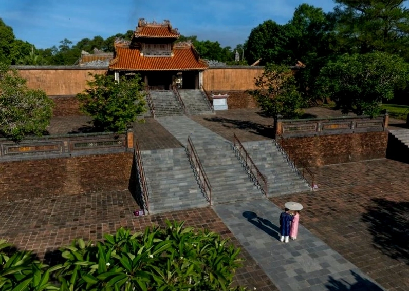 Lăng Tự Đức thanh bình giữa khung cảnh thiên nhiên thơ mộng