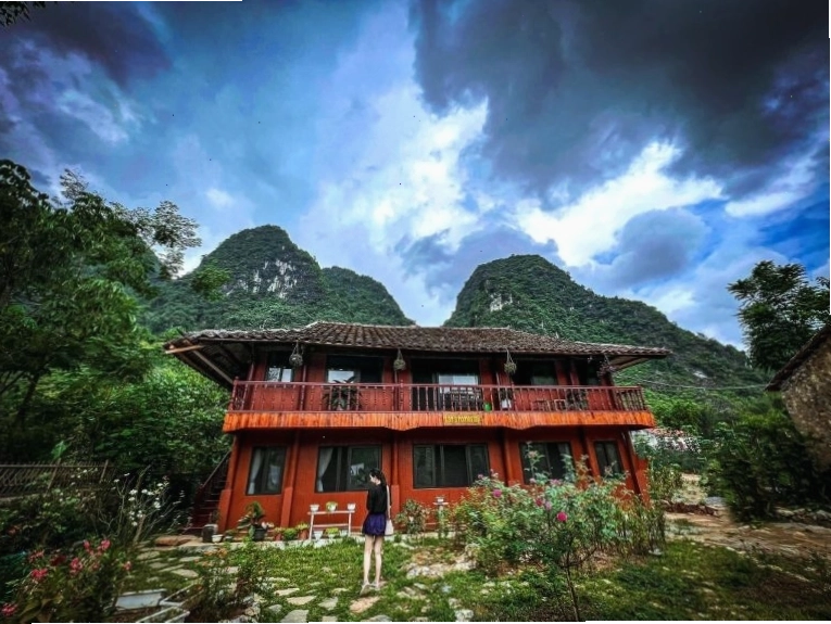 Lan’s Homestay Bản Giốc với ngôi nhà sàn 2 tầng truyền thống của người Tày