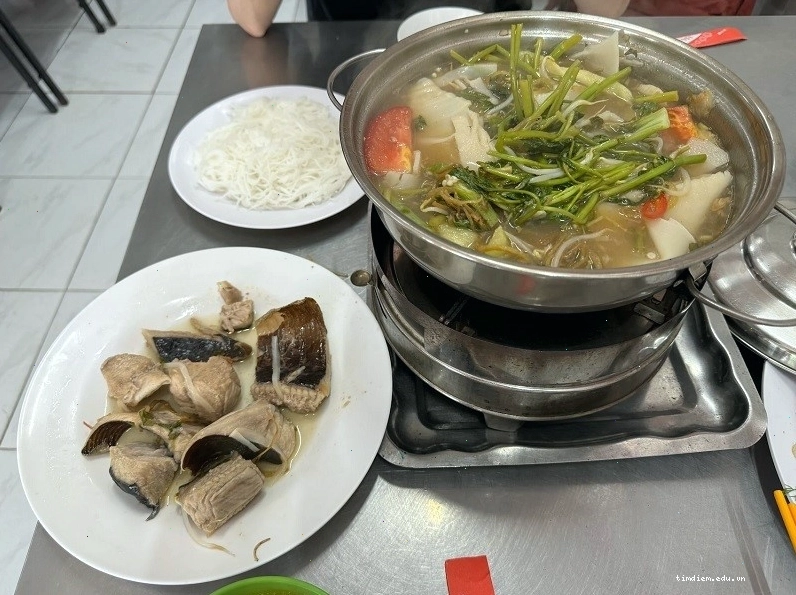 Lẩu cá đuối đặc sản tại Quán Bảy Giai