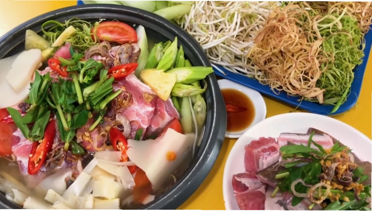 Lẩu cá đuối Vũng Tàu đậm đà hương vị.