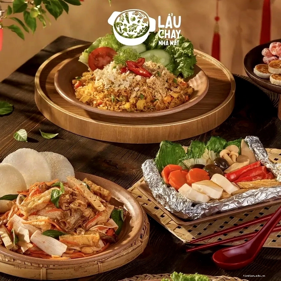 Lẩu chay Nhà Nát với nhiều loại nước lẩu và nguyên liệu nhúng hấp dẫn