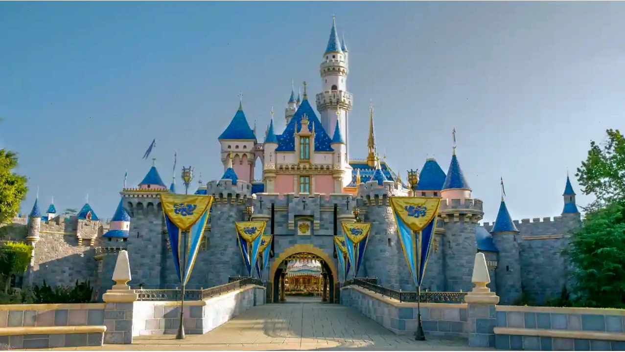Lâu đài Ngôi nhà Xinh đẹp tại Disneyland Park, California