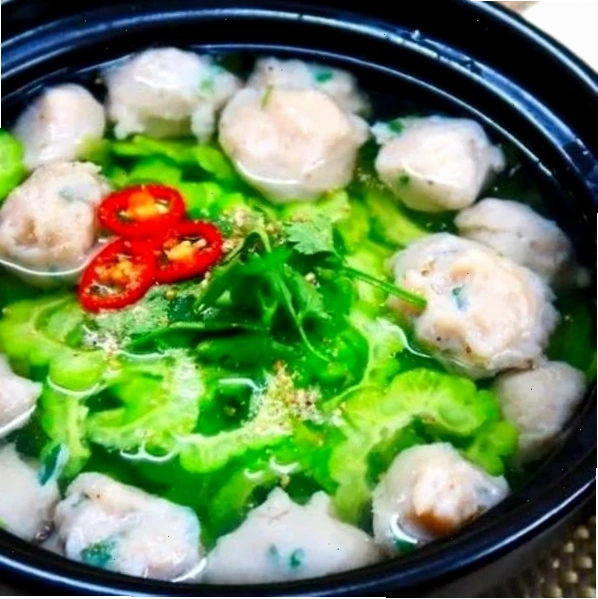 Lẩu khổ qua thác lác - món đặc sản tại Thuyền Buồm