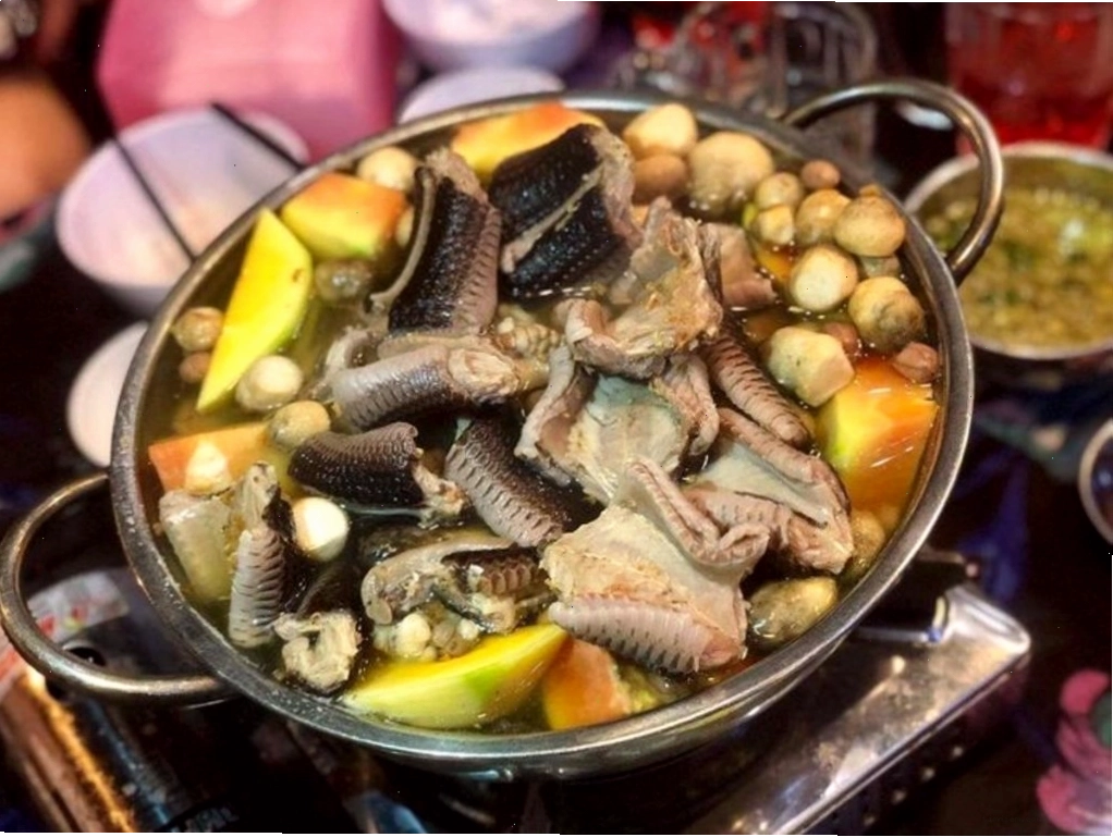 Lẩu rắn - món ăn độc đáo của miền Tây