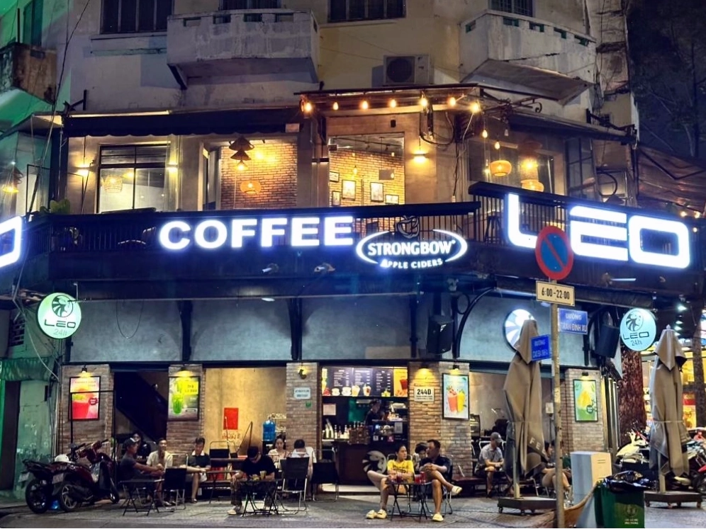 Leo Coffee & Tea có không gian yên tĩnh và thoáng mát