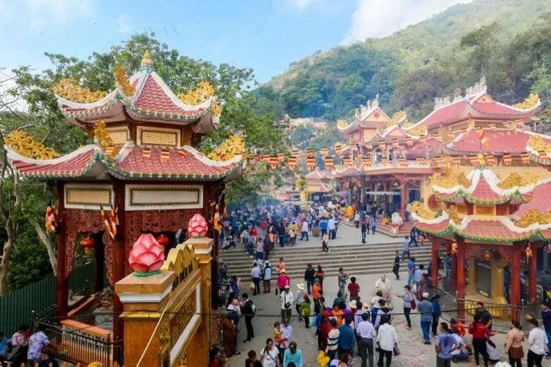 Leo Núi Bà Đen đường chùa, một trải nghiệm tâm linh