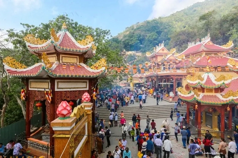 Leo núi Bà Đen đường chùa