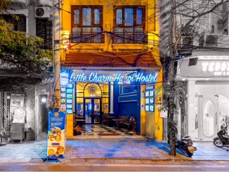 Little Charm Hanoi gần các khu ẩm thực và trạm xe bus