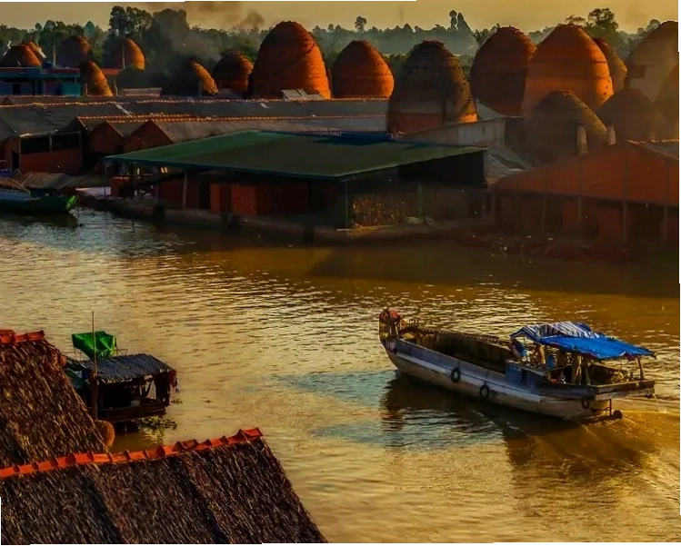 Lò gạch Mang Thít Vĩnh Long cổ kính