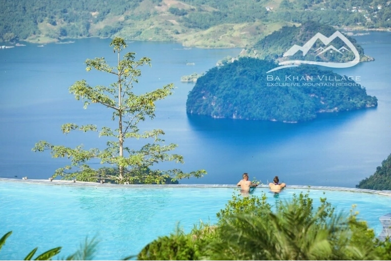 Lối đi bộ quanh khuôn viên Bakhan Village Resort