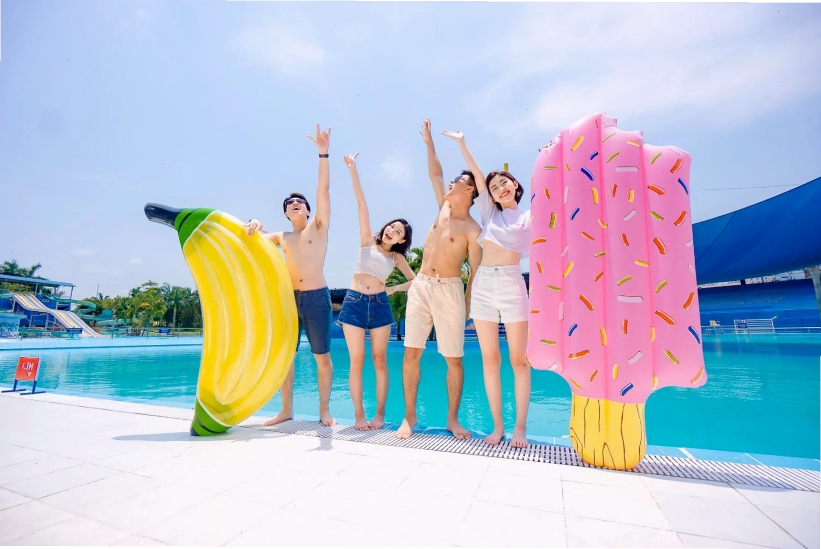 Lối đi bộ trong công viên được chăm sóc cẩn thận