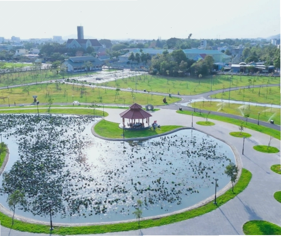 Lối đi Công viên Bà Rịa về đêm