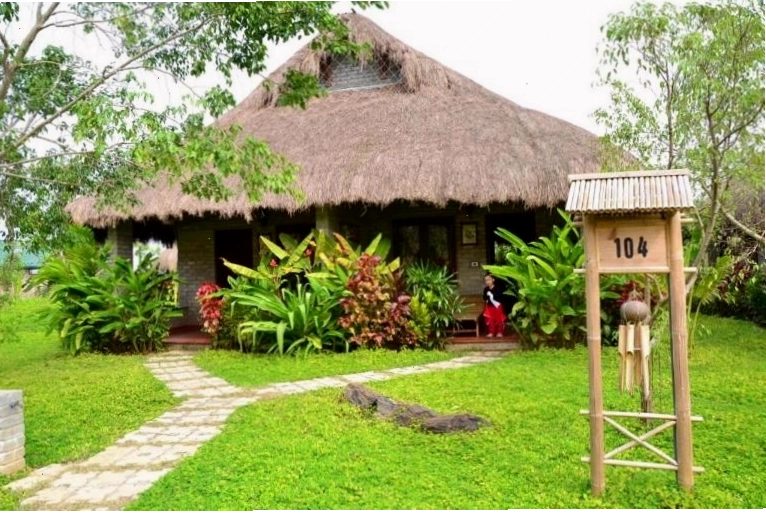 Lối đi trong khuôn viên Cúc Phương Resort