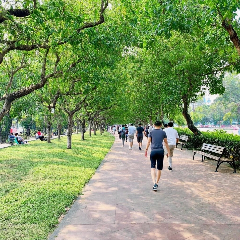 Lối đi xanh mát trong Công Viên Làng Hoa Gò Vấp