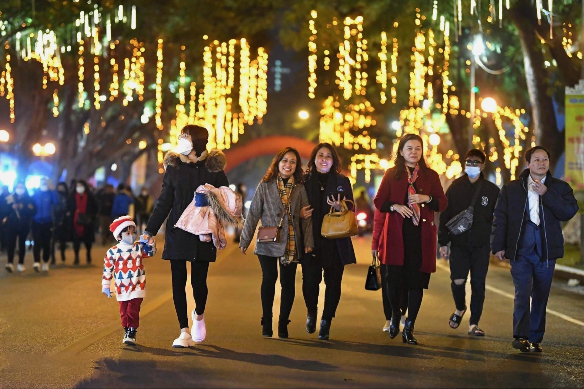 Lối đi xanh mát trong Công viên Thống Nhất