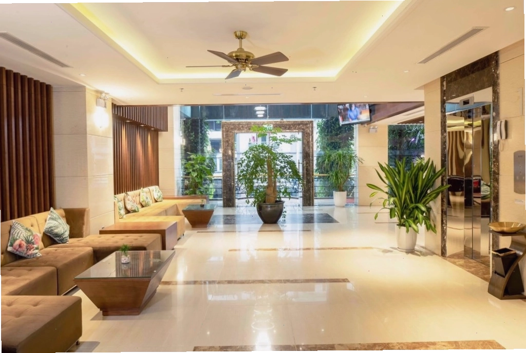 Lối đi xanh mát trong khuôn viên Khách sạn Sofia Tam Đảo