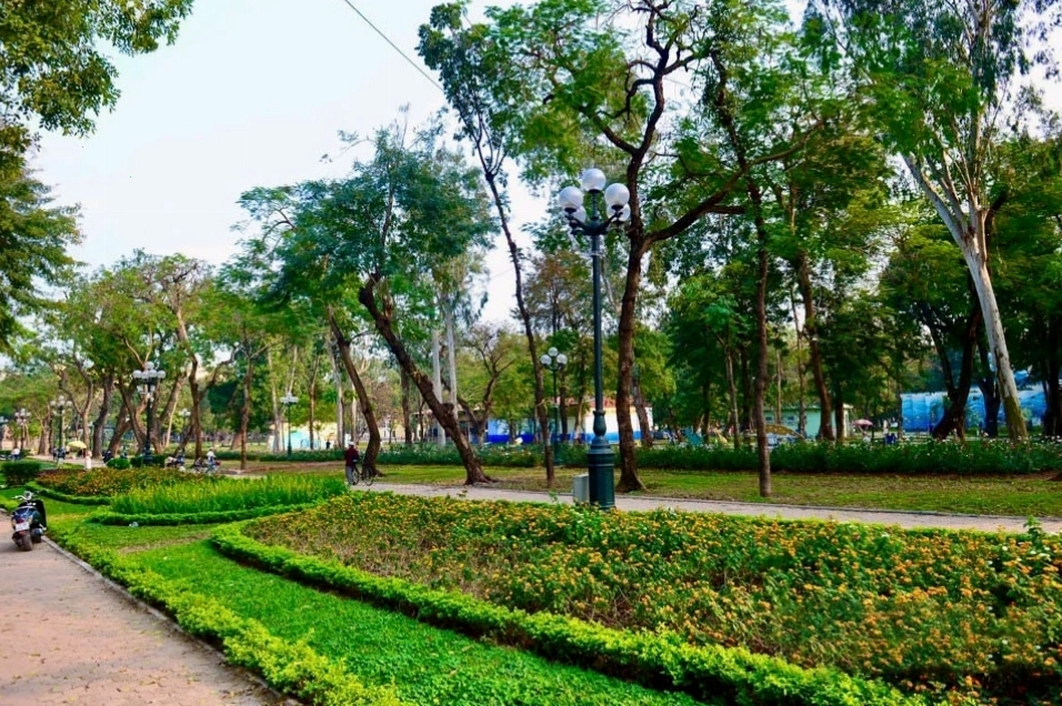 Lối vào chính của Công viên Thống Nhất vào buổi sáng
