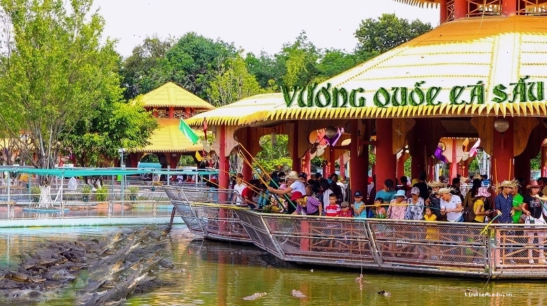Lối vào Công Viên Văn Hóa Suối Tiên