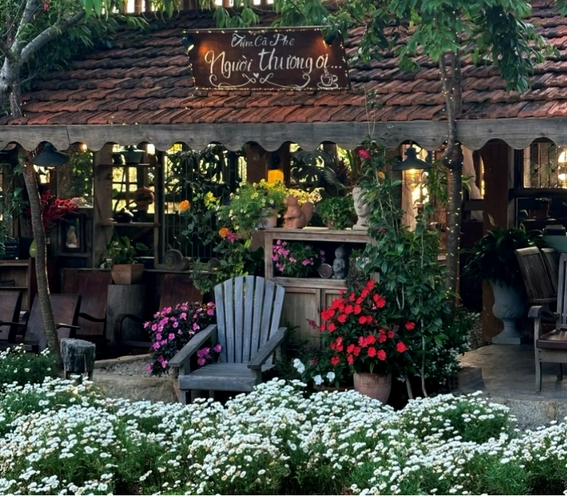 Lối vào hẻm dẫn đến Tiệm cafe Người Thương Ơi Đà Lạt