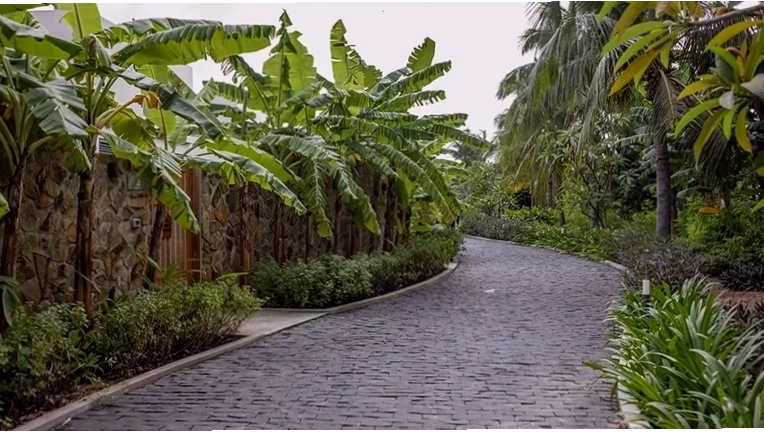 Lối vào một căn Villa tại Quê Tôi Village