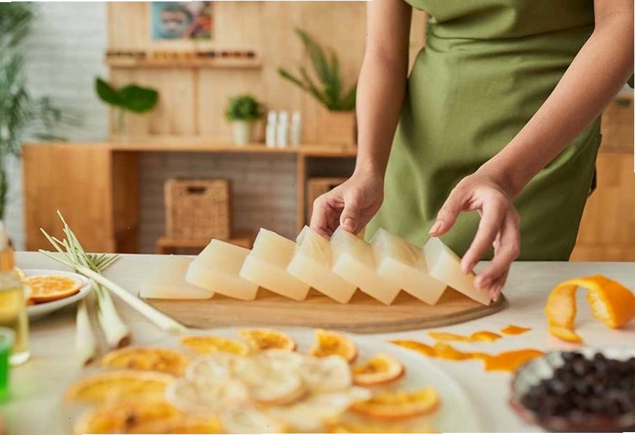 Lớp học làm bánh xà phòng tại Bà Đất Eco Homestay