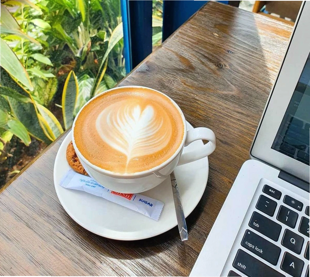 Ly cà phê được pha chế tỉ mỉ tại Bảo Minh Coffee
