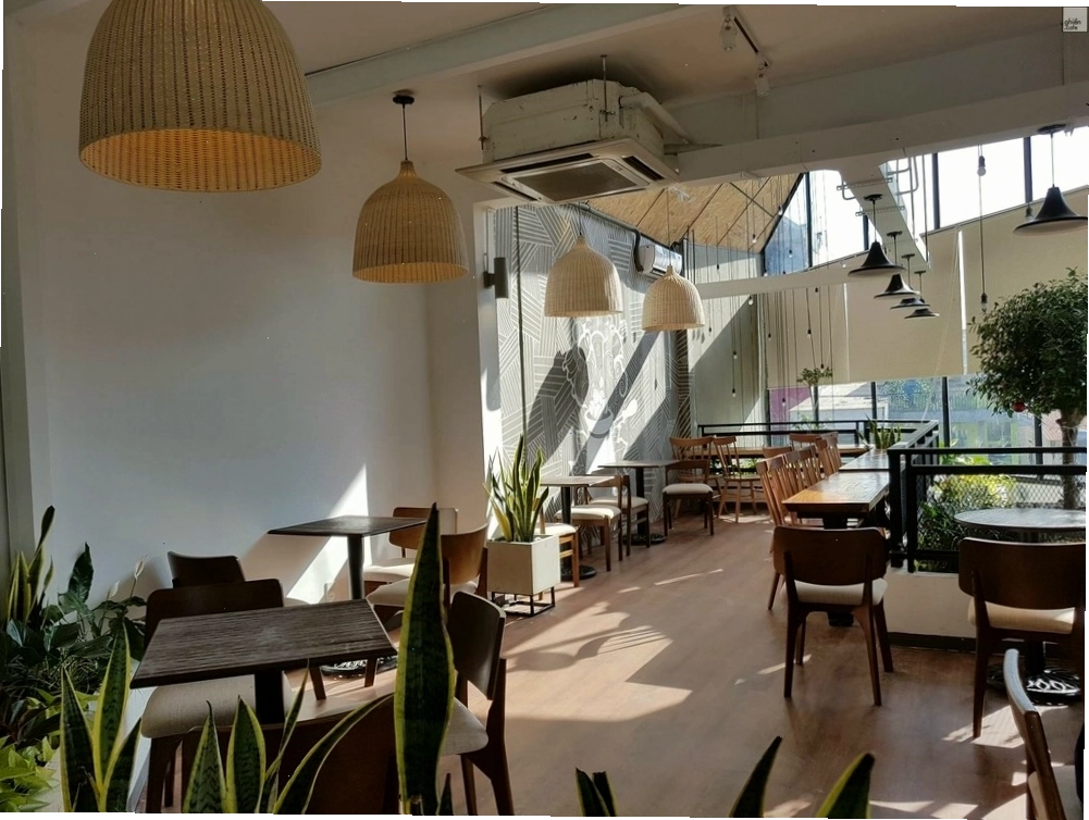 Ly cà phê được trang trí đẹp mắt tại một quán cafe Lũy Bán Bích