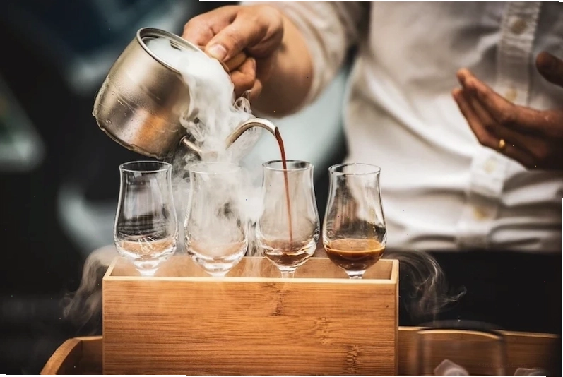 Ly cà phê sữa đá với thạch cà phê hấp dẫn