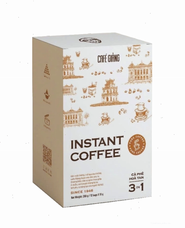 Ly cà phê trứng với lớp kem dày mịn tại Cafe Giảng
