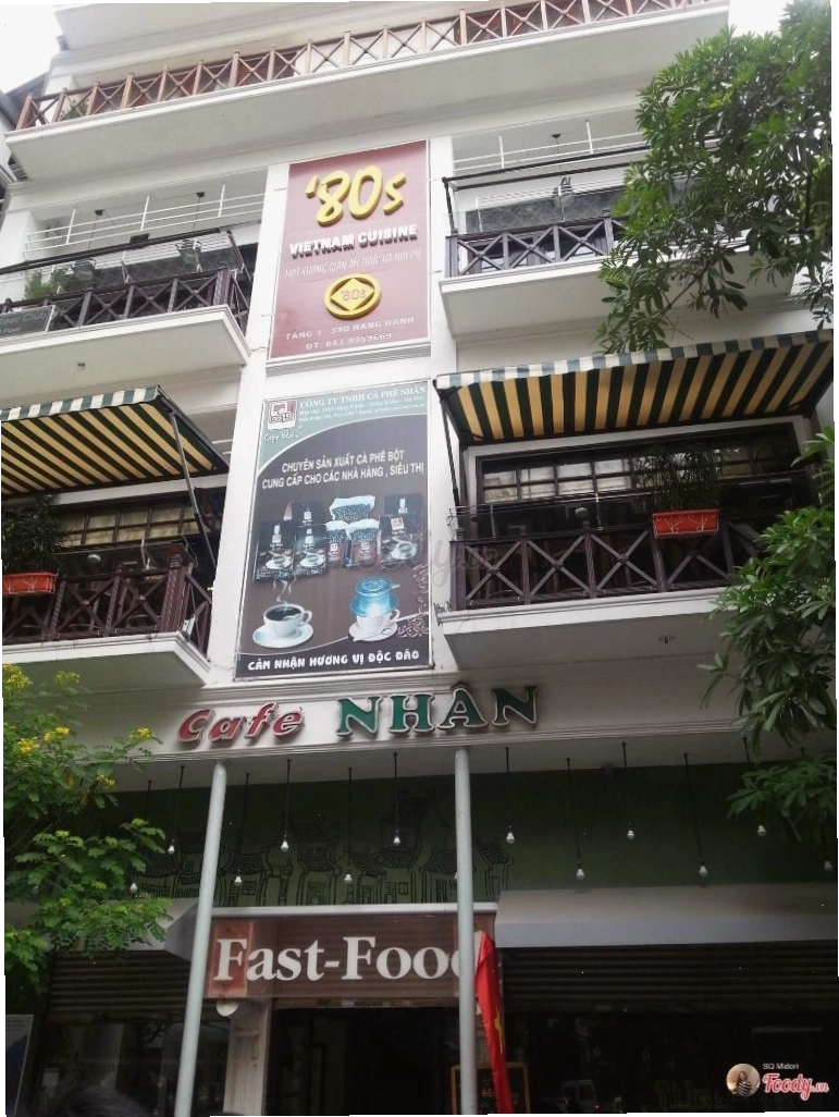 Ly cafe đen đậm đà tại Cafe Nhân