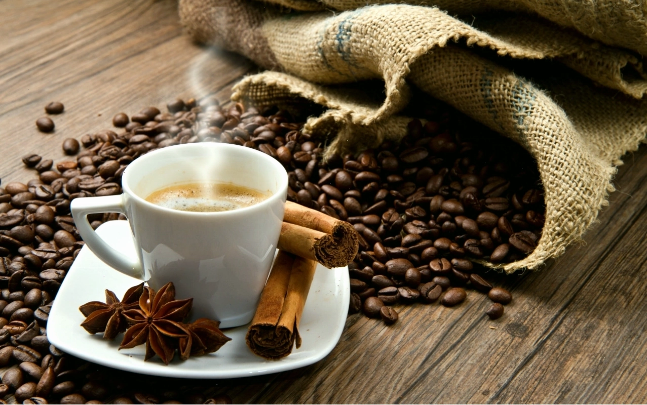Ly cafe đẹp trong không gian quán yên tĩnh