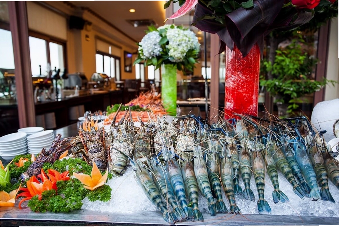 M Bar khách sạn Majestic Sài Gòn với view sông Sài Gòn ấn tượng