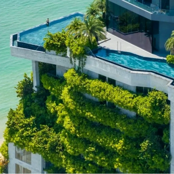 M Hotel Danang với hồ bơi ngoài trời và không gian xanh mát
